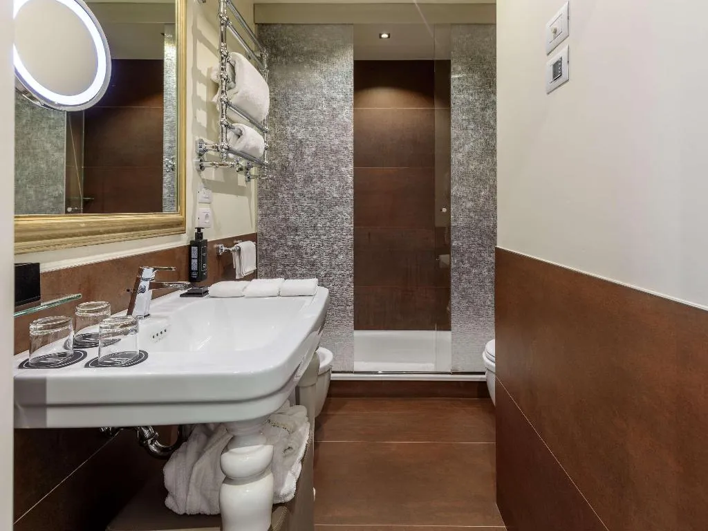 TRIPLE SUPERIOR KING BED Room, Papadopoli Hotel Venezia - MGallery Collection, Venice