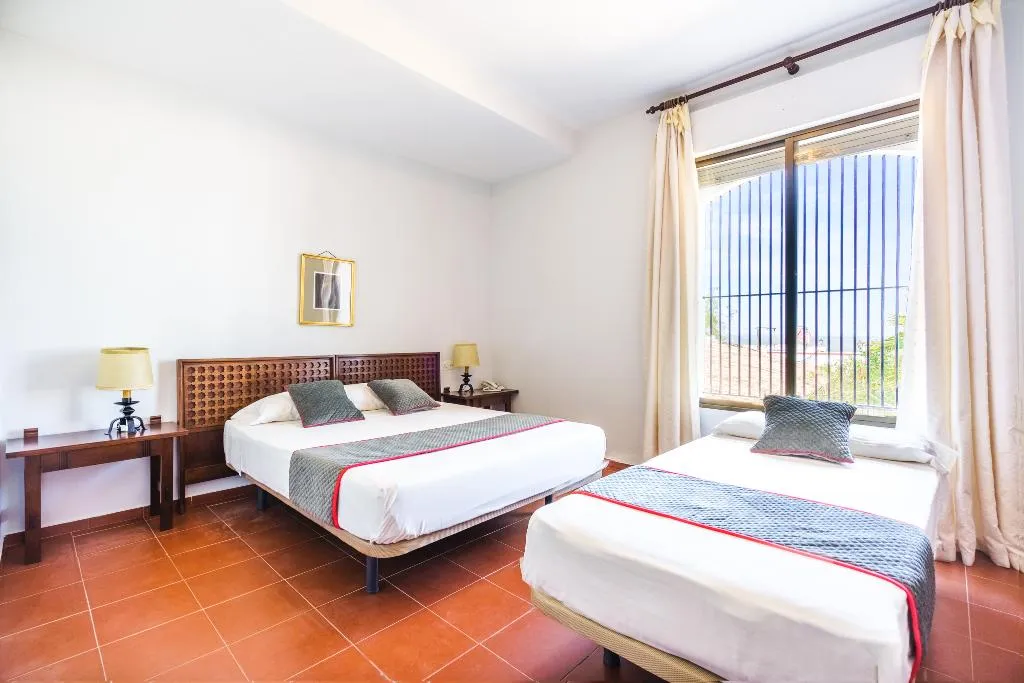 TRIPLE SUPERIOR Room, Hotel Las Cumbres, Andalucia
