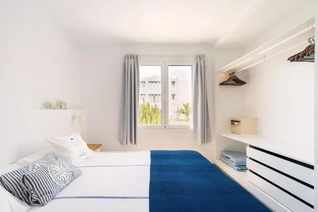 APARTMENT OCEAN VIEW QUEEN BED Room, Neptuno Suites, Lanzarote