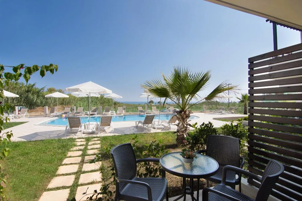 Pool, Carisa Maleme, Crete