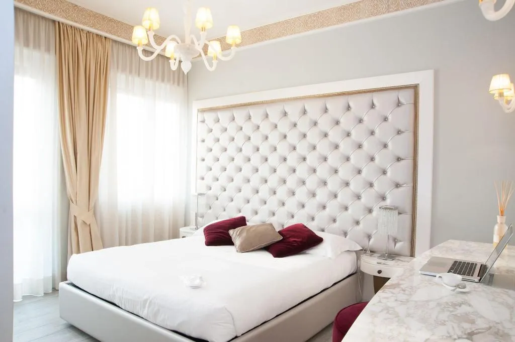 Room, Luxury Suite Milano Duomo, Milan