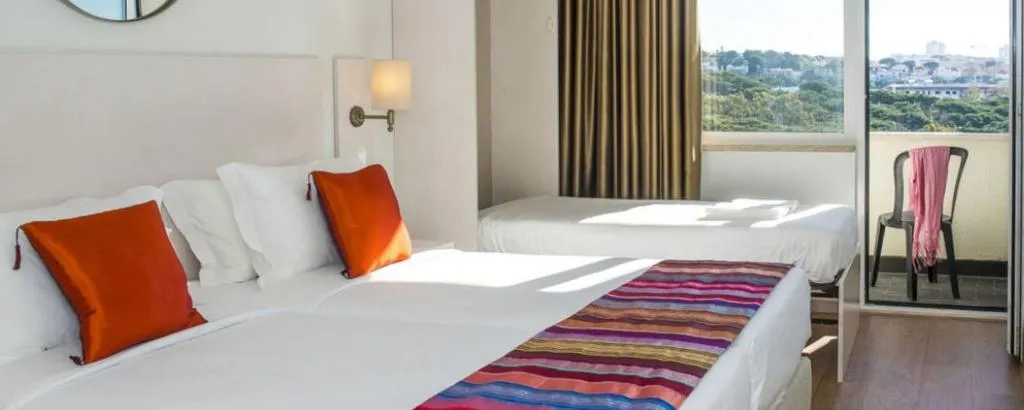 TRIPLE WITH BALCONY Room, Londres Estoril Hotel, Lisbon