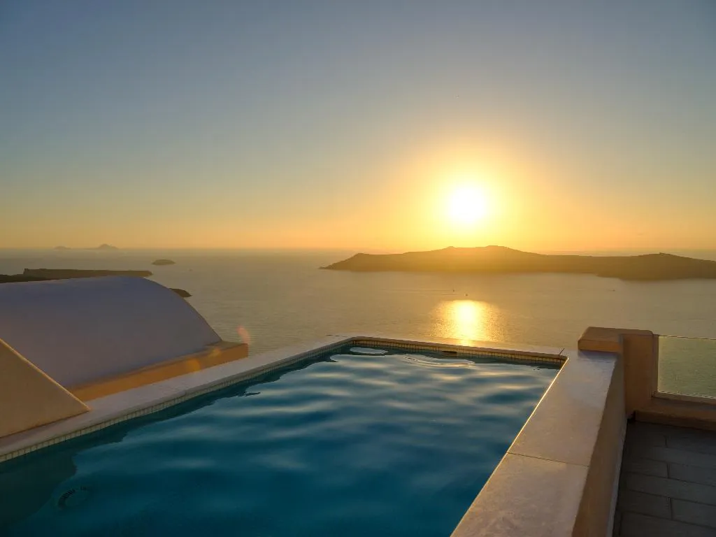 SUITE DELUXE WITH PRIVATE POOL Room, Andromeda Villas, Santorini