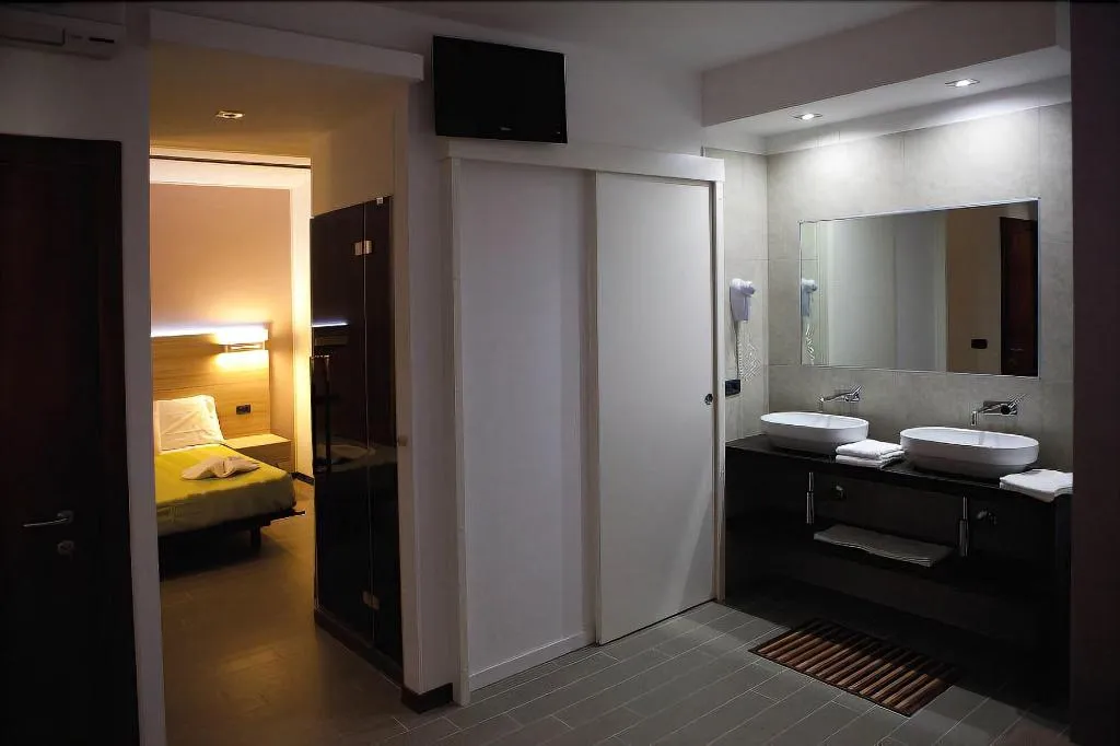 Room, Santa Lucia, Venice