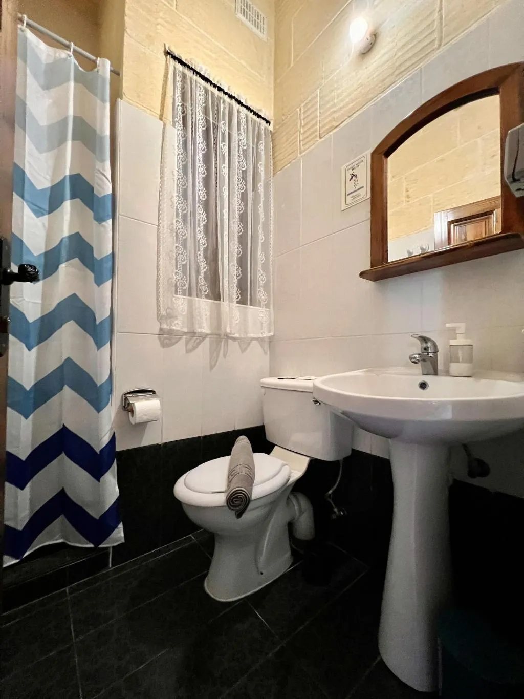 Room, Grotto's Paradise B&B, Gozo