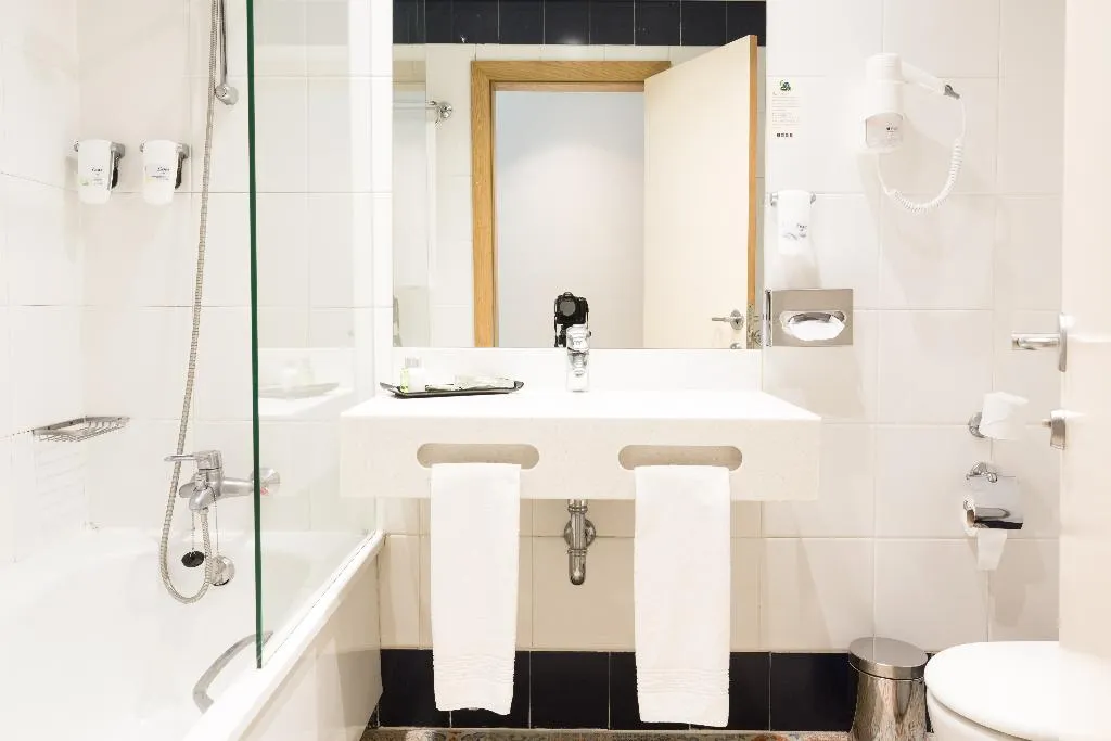 SINGLE STANDARD Room, Legendary Porto Hotel, Porto