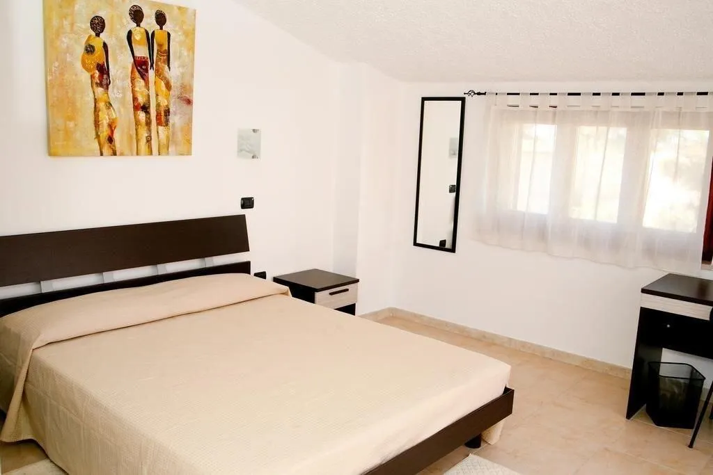 Room, Villa Marogna Rooms And Breakfast, Alghero