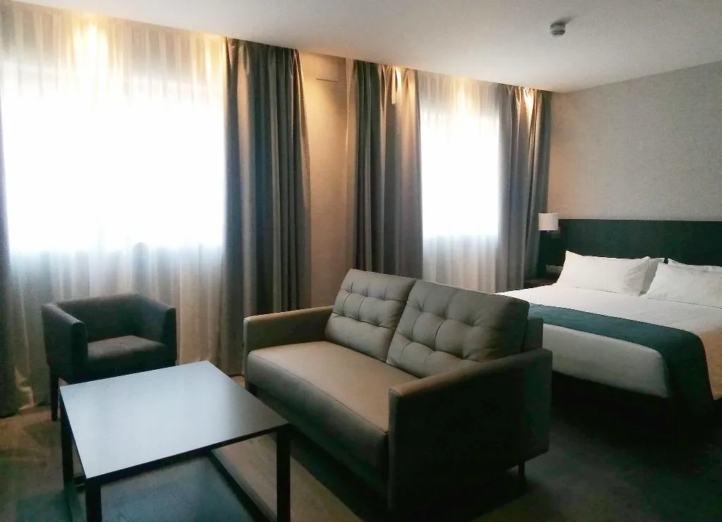 TRIPLE WITH KITCHENETTE Room, HG City Suites Barcelona, Barcelona