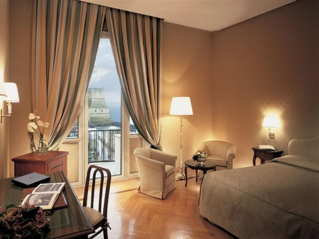 Room, Grand Hotel Vesuvio Naples, Naples