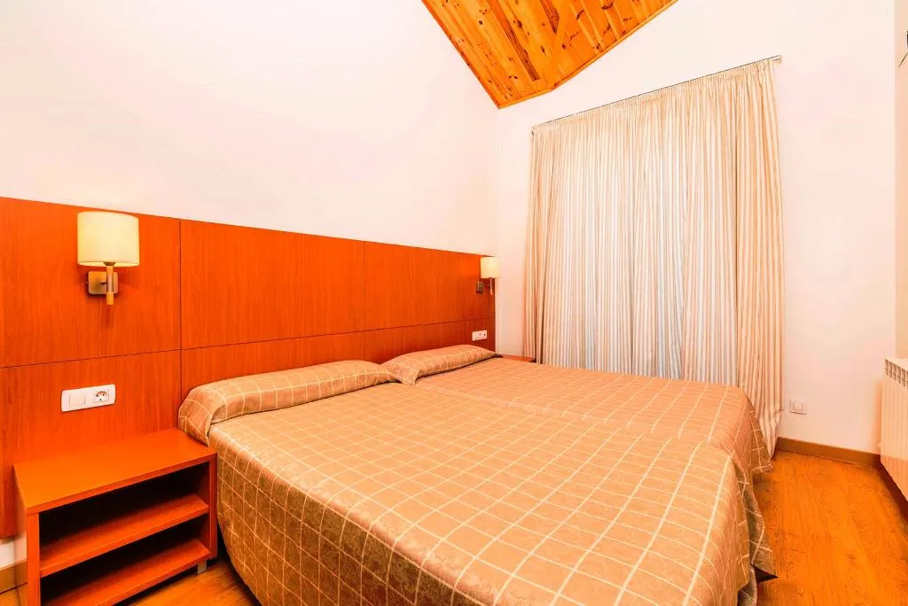 APARTMENT SUPERIOR CAPACITY 4 Room, Guitart La Molina Aparthotel & Spa, Costa Brava