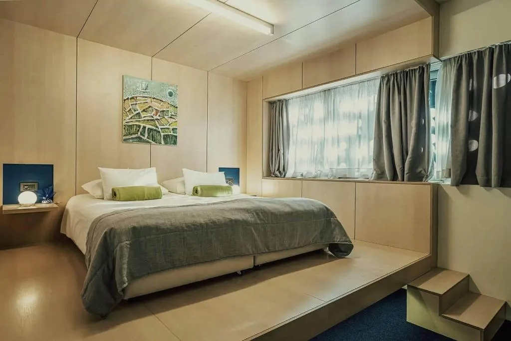 DOUBLE STANDARD Room, Split, Split