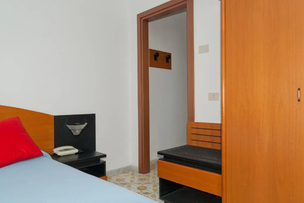 Double or Twin ECONOMY Room, Hotel Internazionale, Naples