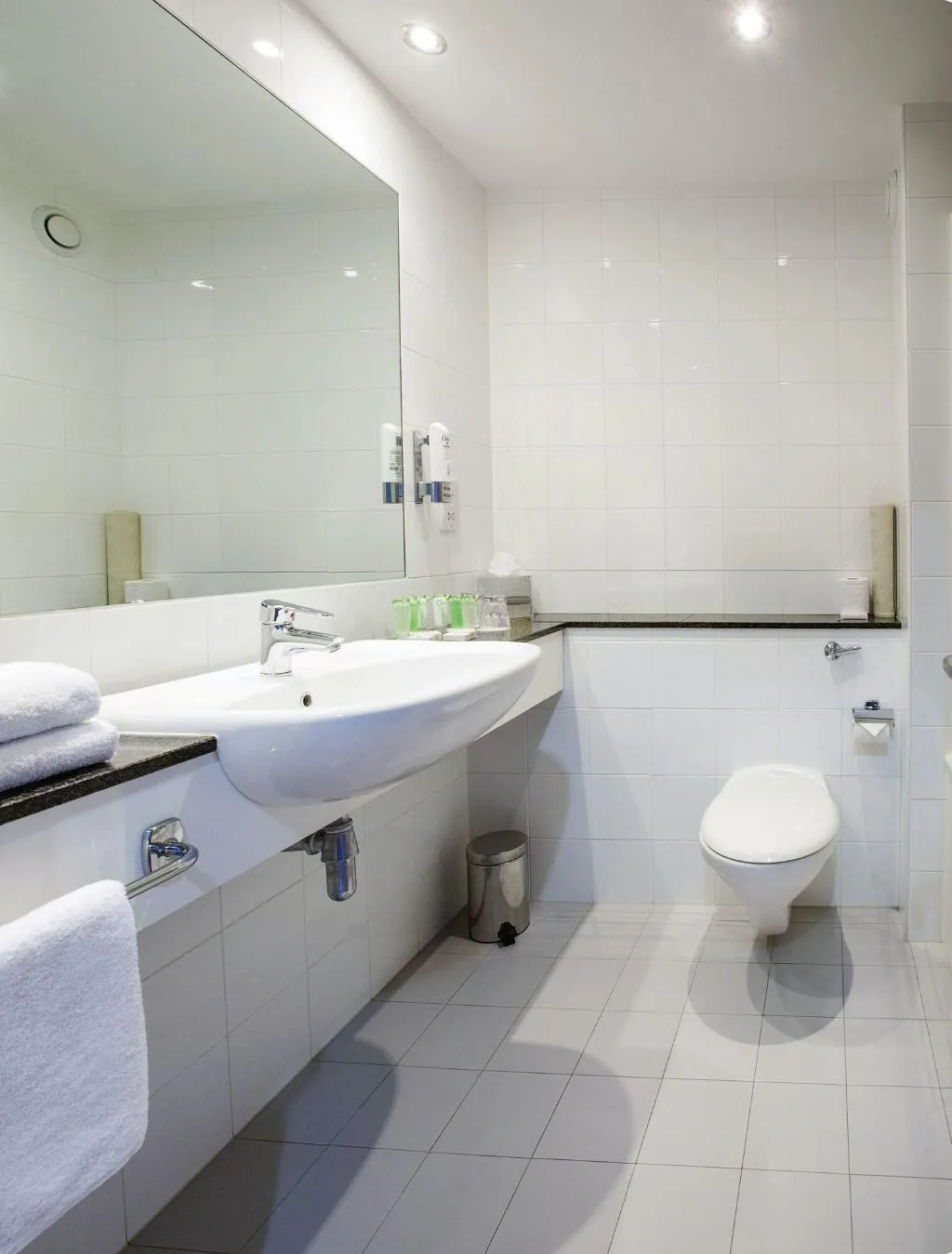 TRIPLE DELUXE QUEEN BED Room, Maldron Hotel Smithfield, Dublin