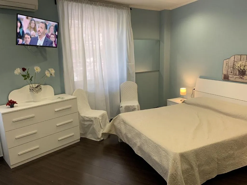 Room, Piazza Istria - Gh B&B, Rome