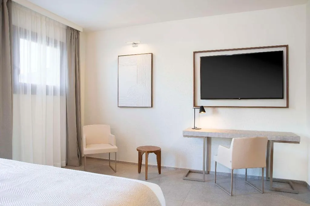 DOUBLE DELUXE KING BED Room, Mangia's Santa Teresa Sardinia, Curio Collection, Olbia