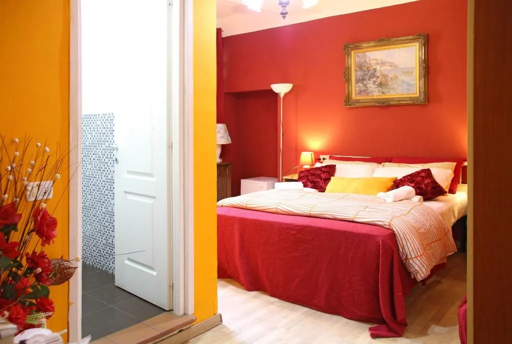 Room, Central Beds, Florence