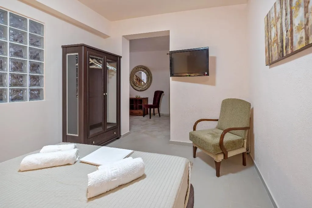 VILLA FIVE BEDROOMS WITH PRIVATE POOL Room, Villa Kalliopi, Crete