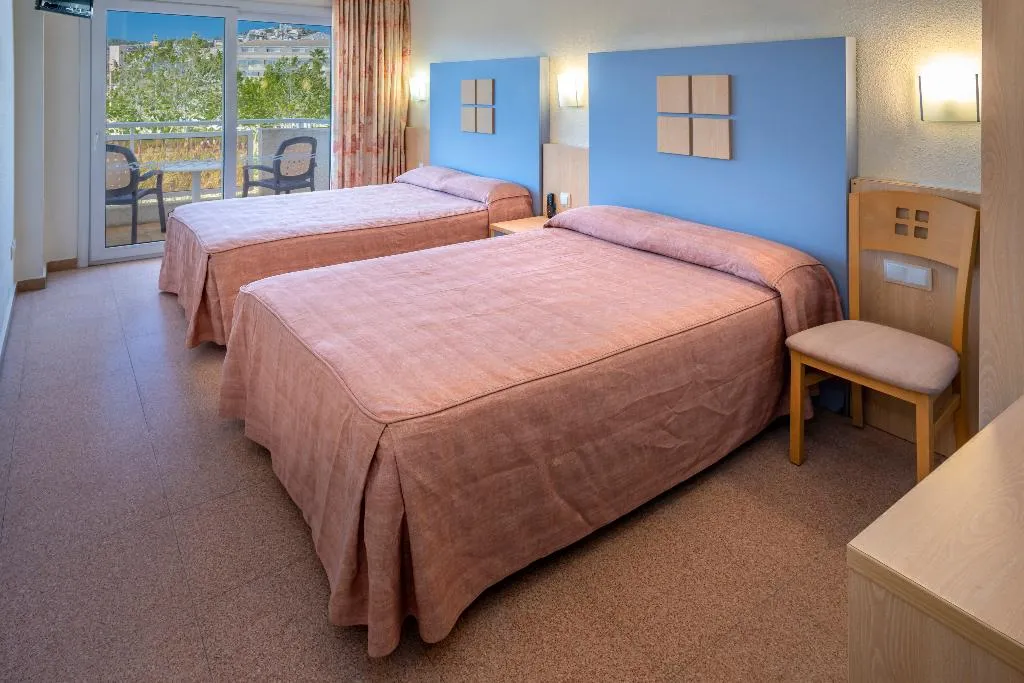 TRIPLE STANDARD Room, Caprici Beach Hotel & Spa, Costa Brava