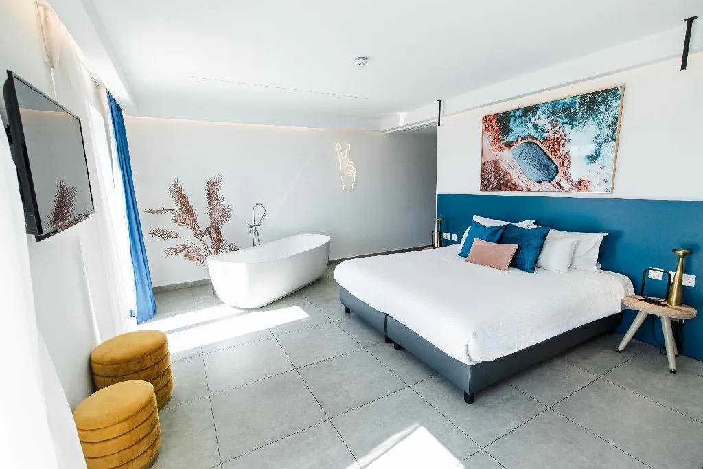 SUITE KING SIZE BED Room, Flamingo Hotel Malta, Malta