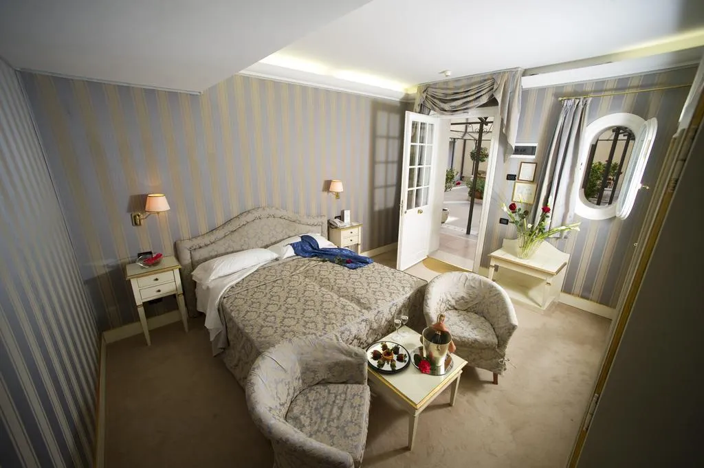 DOUBLE SUPERIOR Room, Carlton on the Grand Canal, Venice