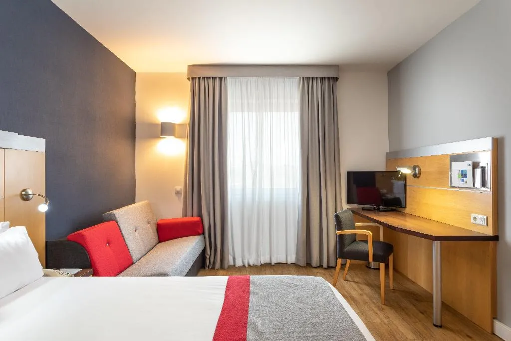 DOUBLE NON SMOKING Room, Holiday Inn Express Lisbon-Oeiras, Lisbon