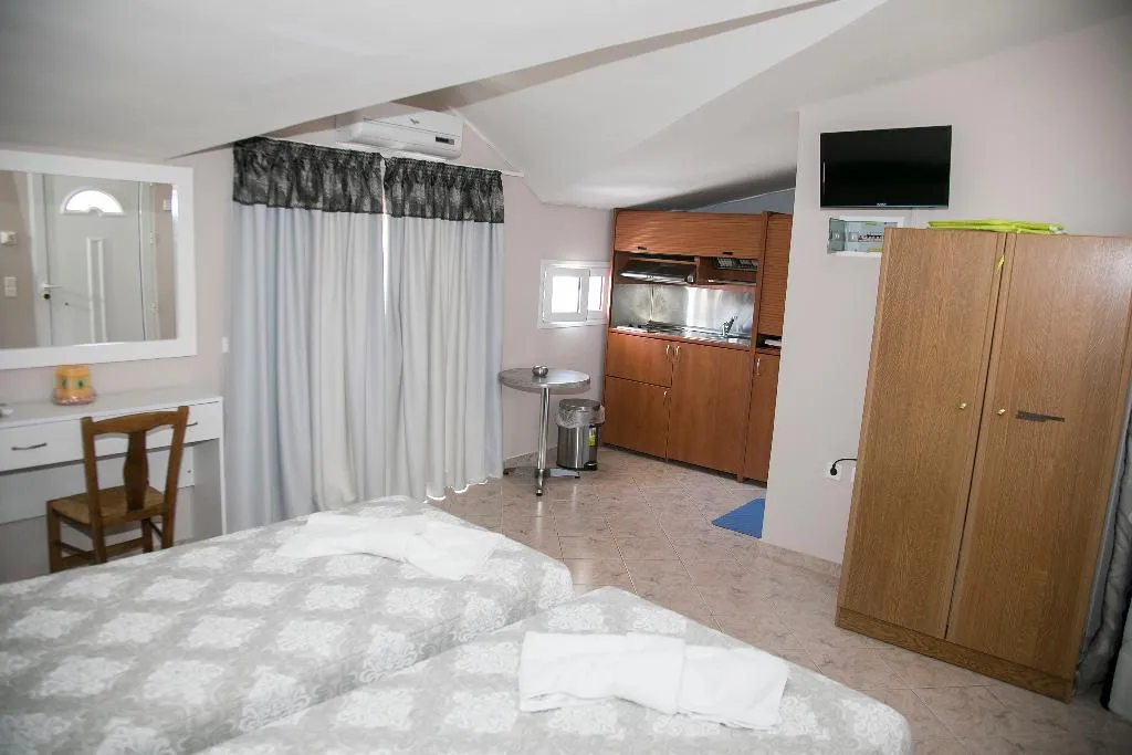 Room, Zoi Lixouri, Kefallinia