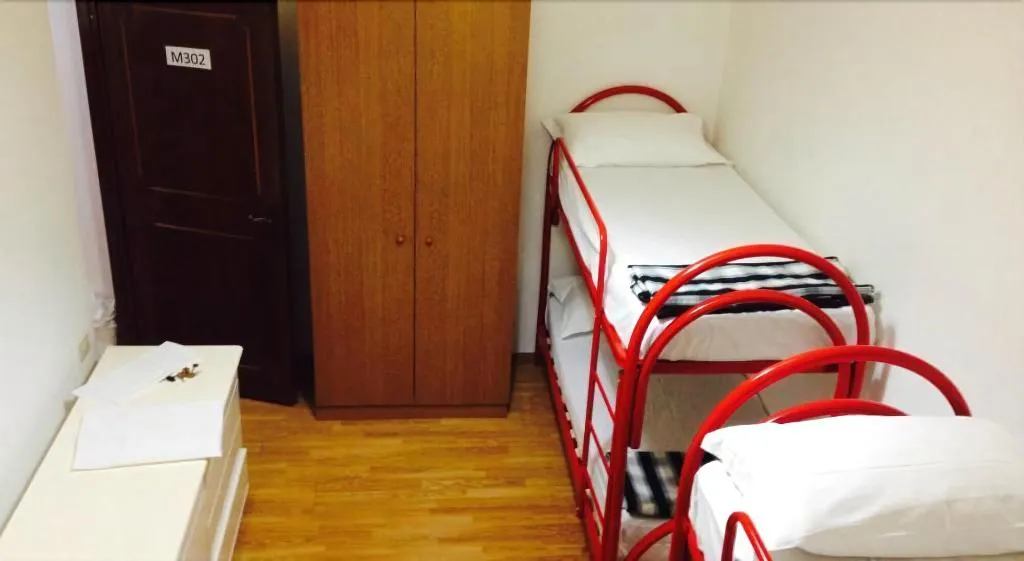 Room, Two Ducks Hostel, Naples