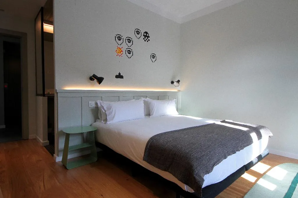DOUBLE SUPERIOR Room, Complutum Hostel, Madrid