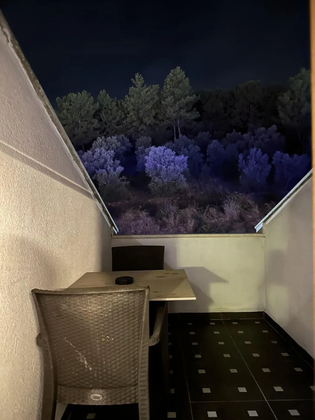 Room, Street61 Studios, Dalaman