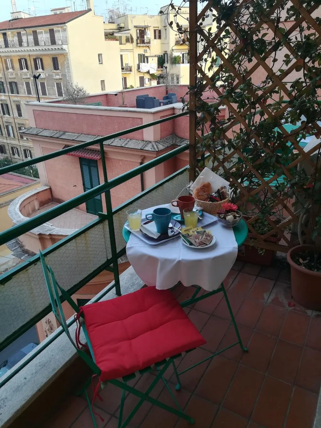 Room, Colosseoinn, Naples