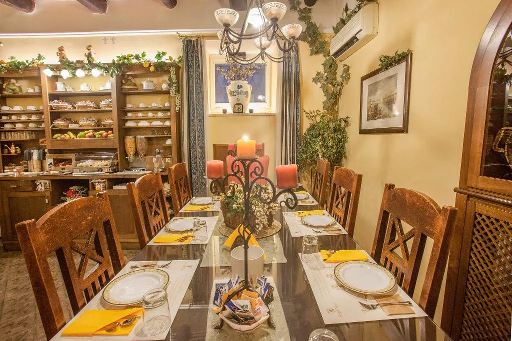 Restaurant, B&B Alloggio dei Vassalli, Naples