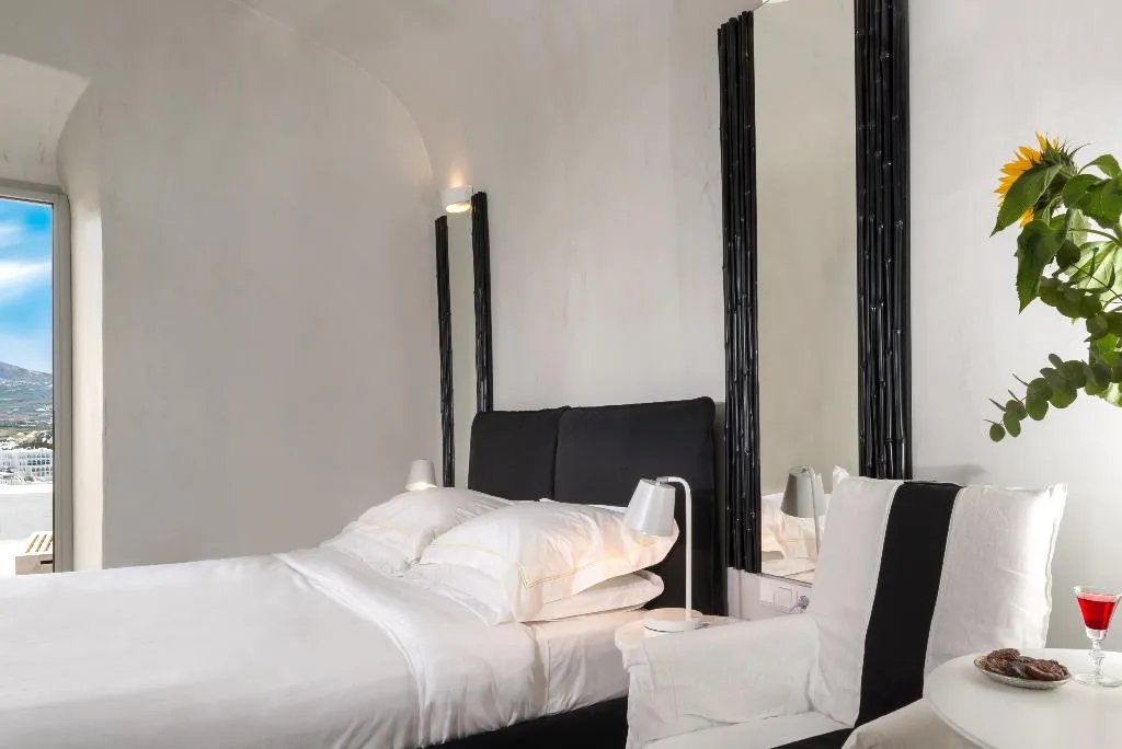 SUITE WITH JACUZZI Room, Mythical Blue Luxury Suites, Santorini