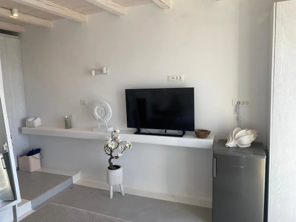 SUITE ONE BEDROOM ONE BATHROOM Room, White Rock Suites & Villas, Mykonos