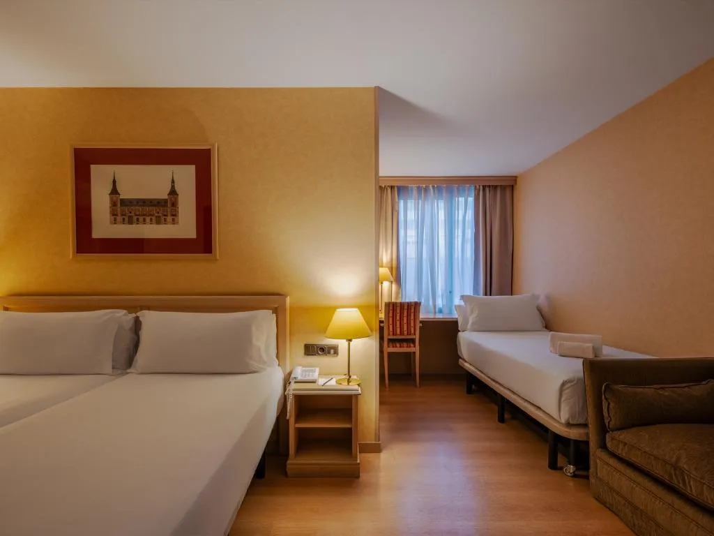 TRIPLE STANDARD Room, BYPILLOW Castellana, Madrid
