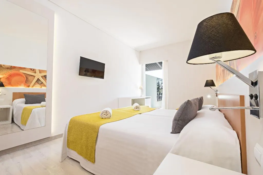 TWIN PREMIUM Room, AzuLine Hotel Pacific, Ibiza