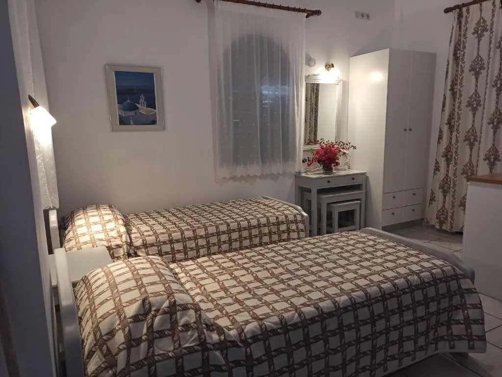STUDIO CAPACITY 2 Room, Ancient Thera Studios, Santorini