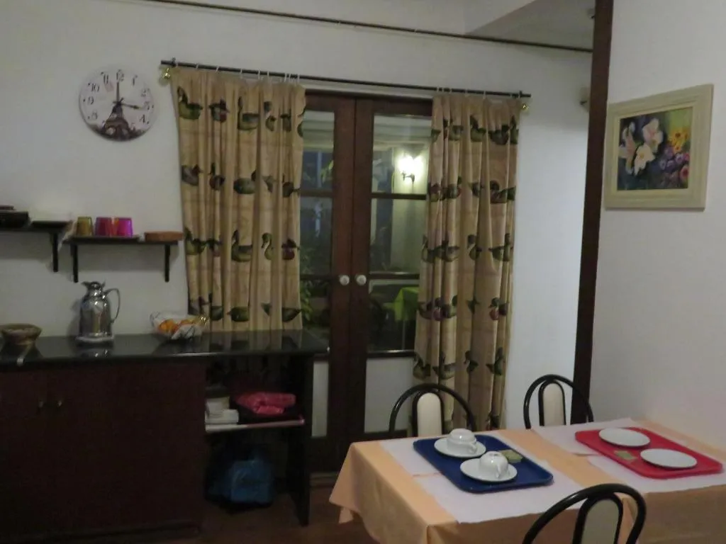 Room, A Ponte, Lisbon
