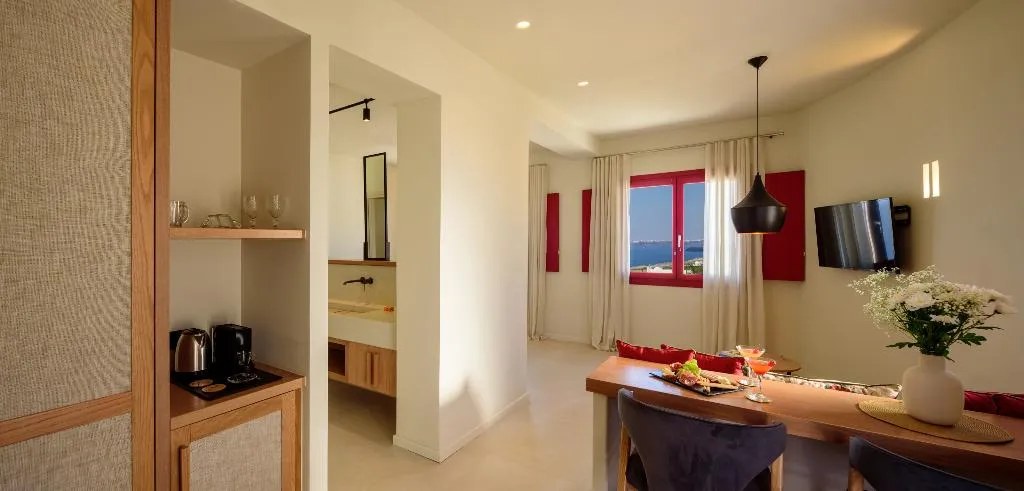 SUITE SEA VIEW WITH PRIVATE POOL Room, Potnia Theron Suites, Santorini