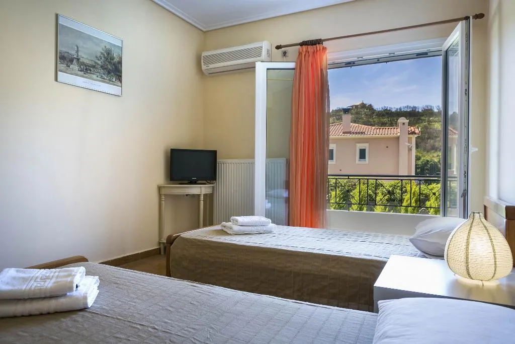 APARTMENT CAPACITY 6 Room, Evi's Garden, Kefallinia