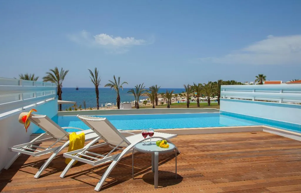 SUITE SEA VIEW WITH PRIVATE POOL Room, King Evelthon Beach Hotel & Resort, Cyprus