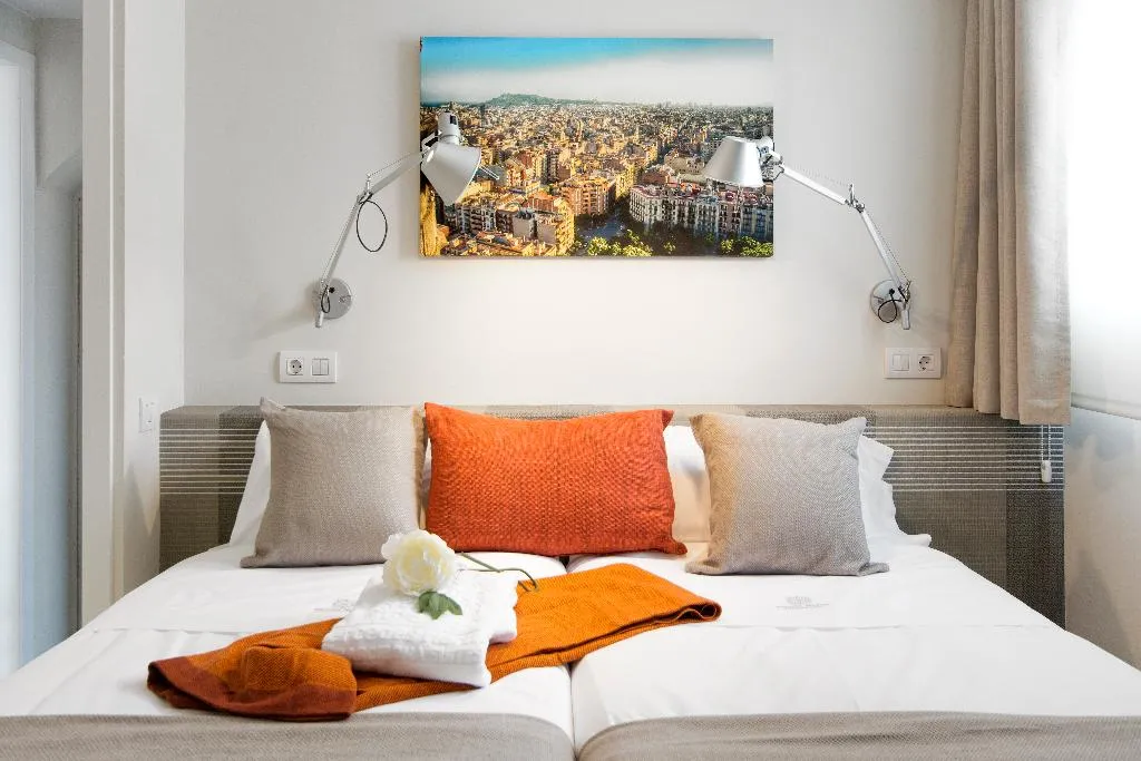 APARTMENT TWO BEDROOMS WITH TERRACE Room, Mercedes Heritage Apartments, Barcelona