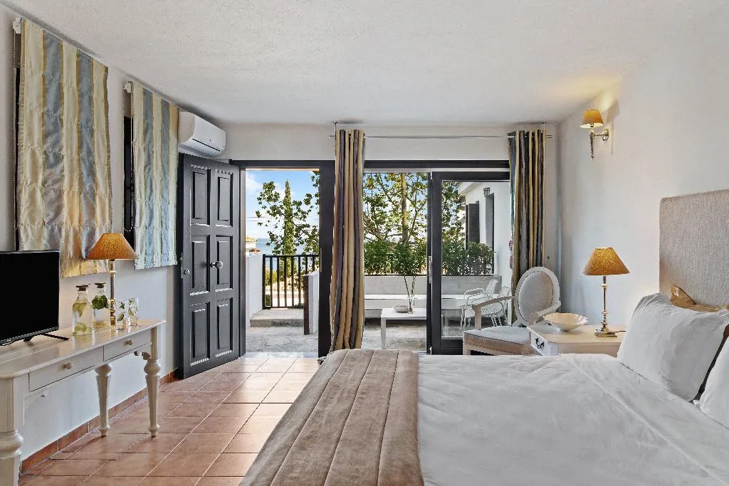 JUNIOR SUITE GARDEN VIEW Room, Aegean Suites, Skiathos