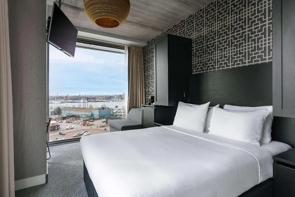 DOUBLE SUPERIOR QUEEN BED Room, DoubleTree by Hilton NDSM Wharf, Amsterdam