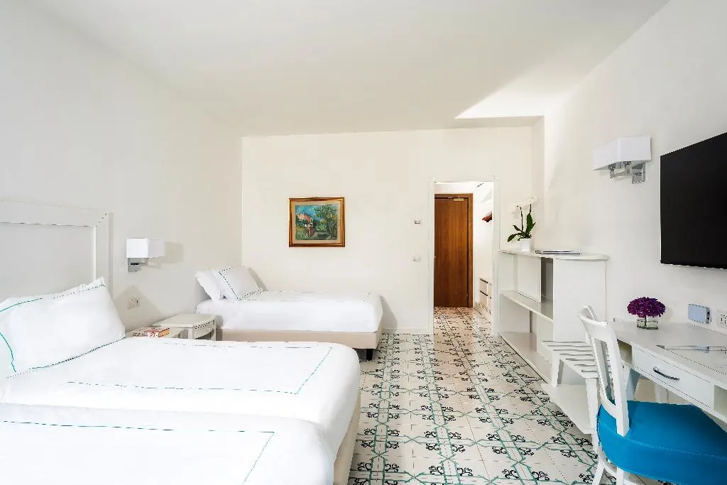 TRIPLE SEA VIEW WITH BALCONY Room, Grand Hotel Vesuvio, Naples