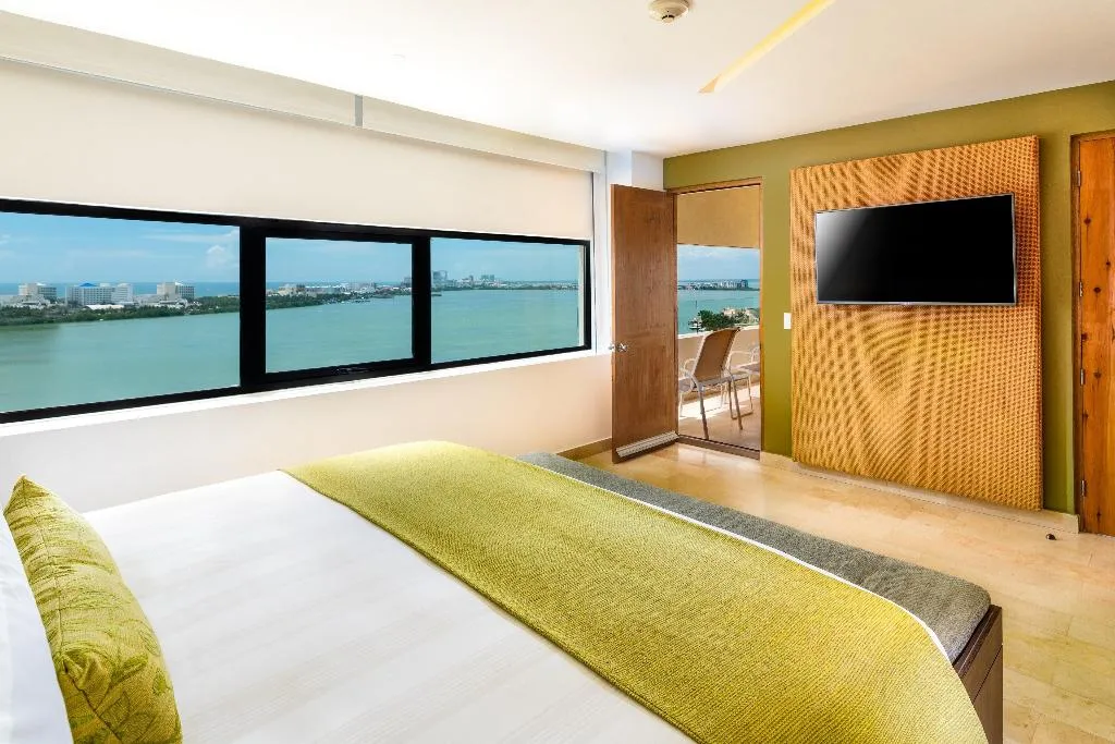 SUITE LAGOON VIEW Room, InterContinental Presidente Cancun Resort, Cancun Area