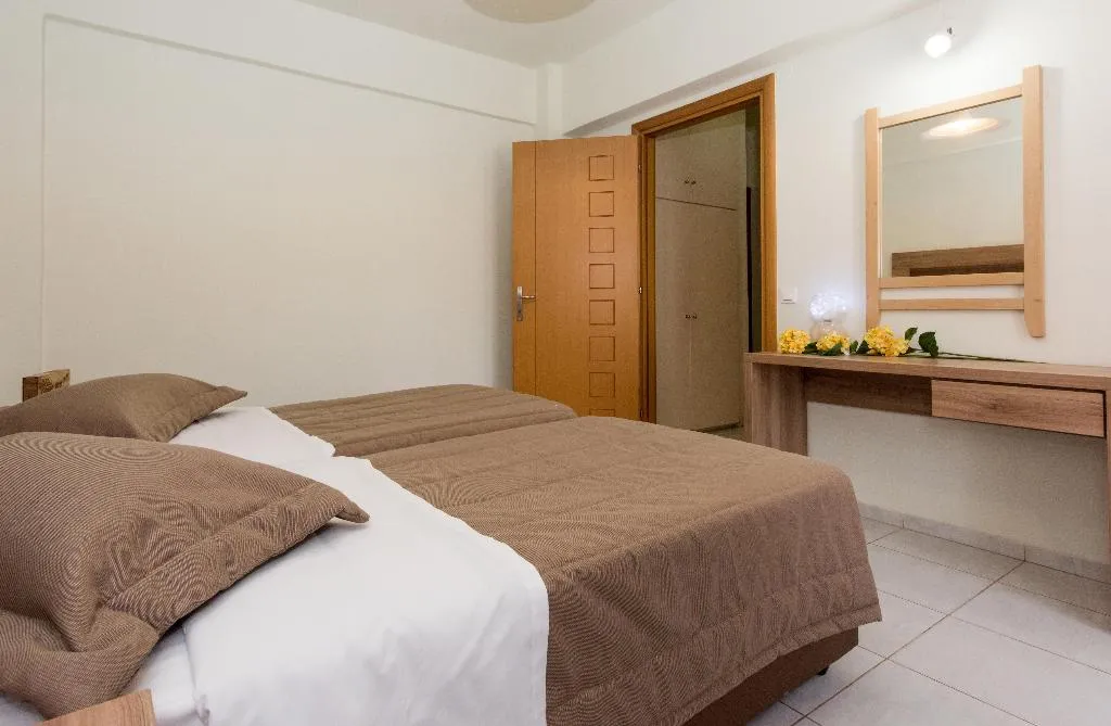 APARTMENT CAPACITY 5 ONE BEDROOM Room, Niriedes-Dionyssos Village, Crete
