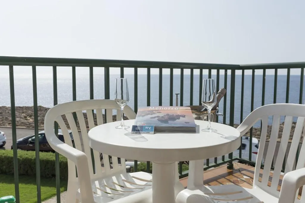 TWIN SEA VIEW CAPACITY 2 Room, RV Hotel Sea Club Menorca, Menorca