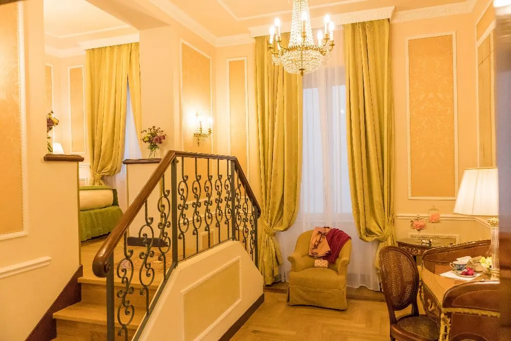 JUNIOR SUITE STANDARD Room, Bernini Palace, Florence
