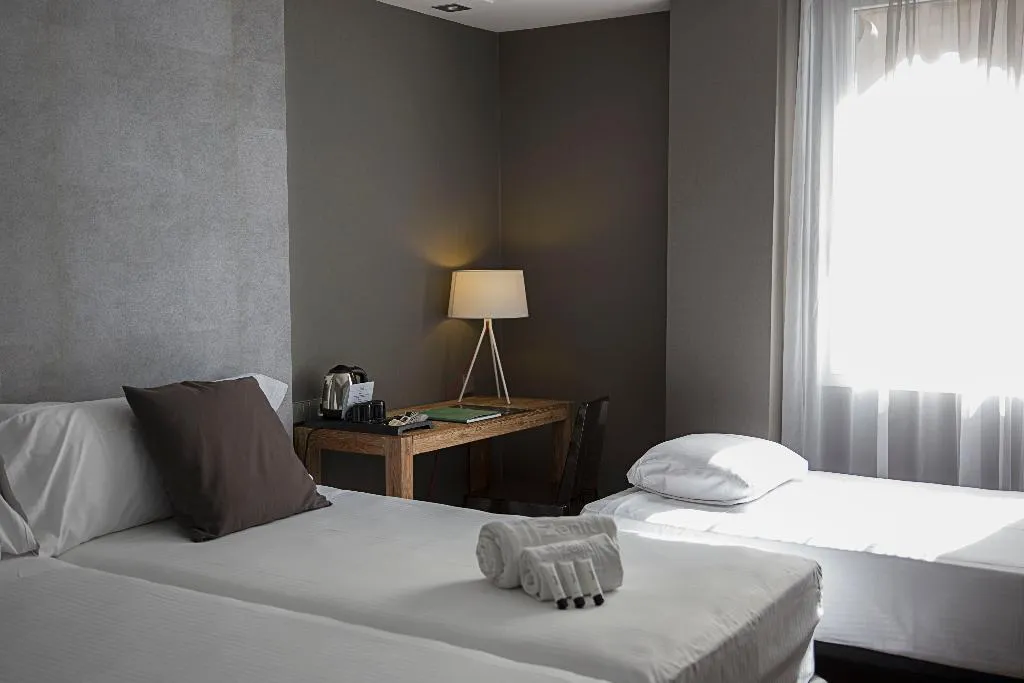 DOUBLE STANDARD Room, Zenit Conde de Orgaz, Madrid