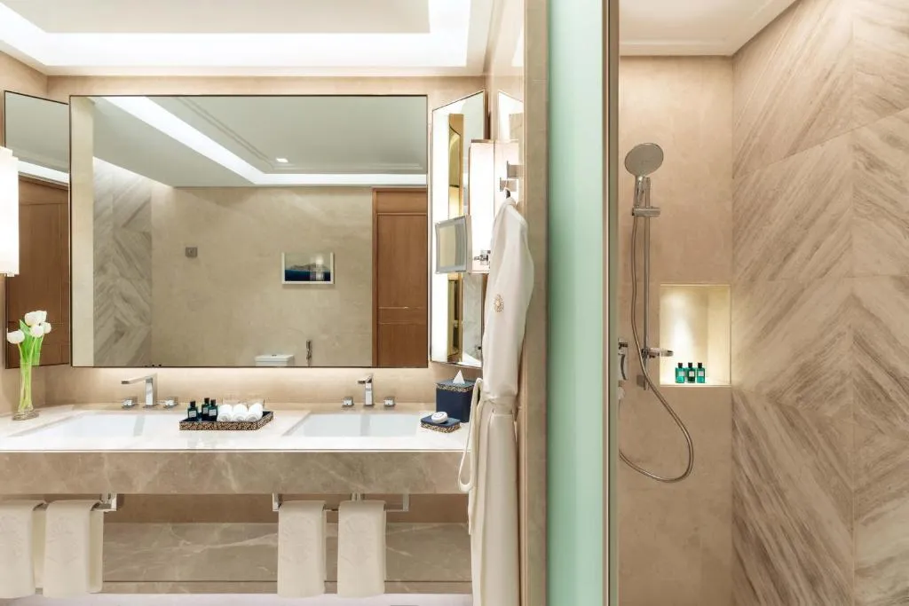 SUITE LUXURY Room, Taj Exotica Resort & Spa, The Palm Dubai, Dubai